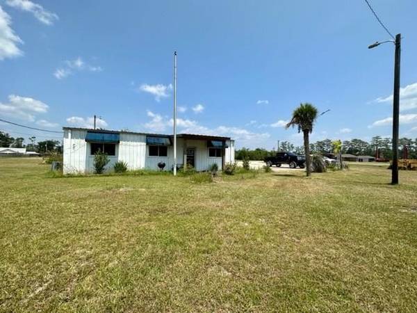 433 Hwy 22, Wewahitchka, FL 32465