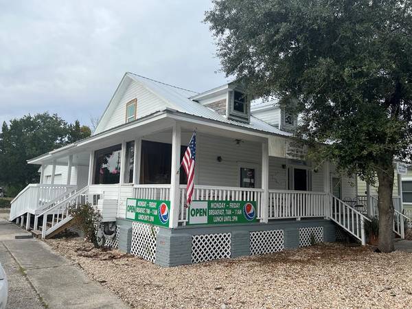 133 Ave E, Apalachicola, FL 32320