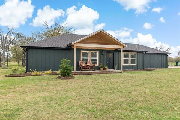 64 Private Road 43792,  Paris,  TX 75462