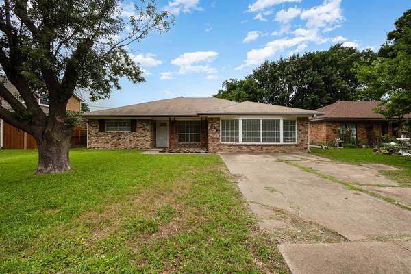 922 SW 2nd Street, Grand Prairie, TX 75051