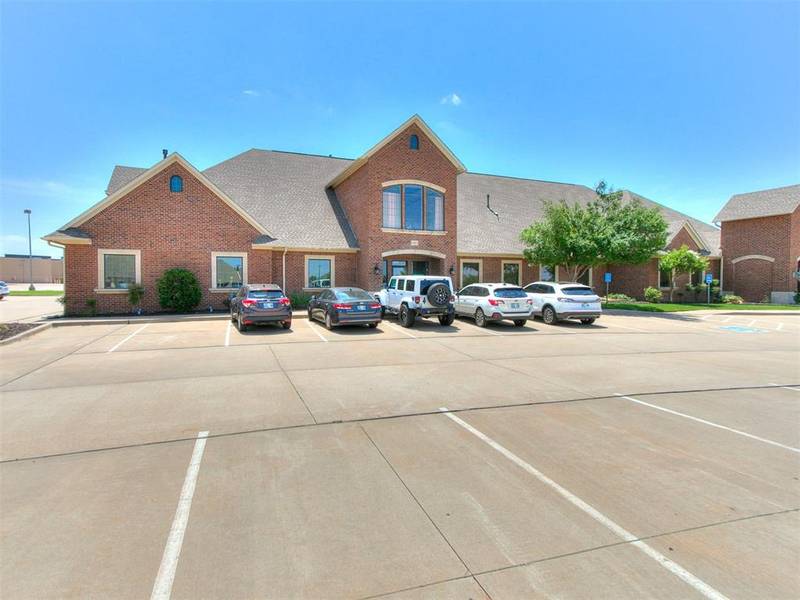 1703 Professional Circle, Yukon, OK 73099