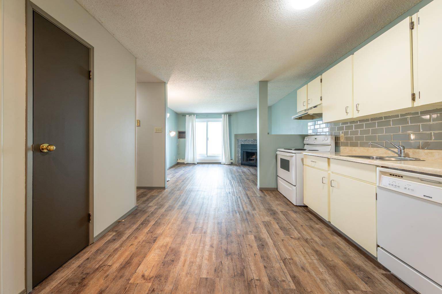 Lloydminster, AB T9V 1W5,3007 57A Avenue #103B