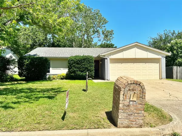 704 Reveille Road, Fort Worth, TX 76108