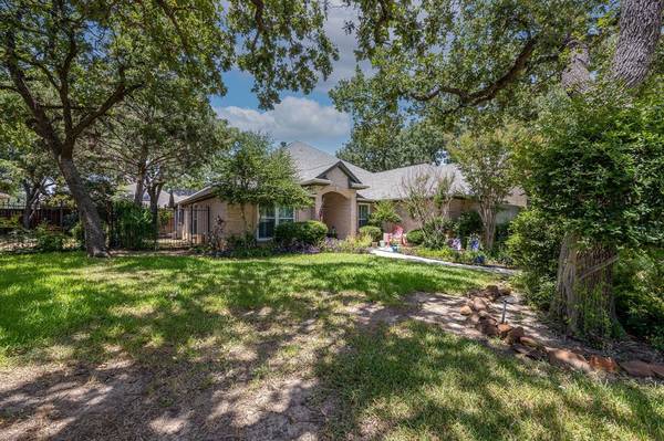 2617 Bent Tree Drive, Hurst, TX 76054