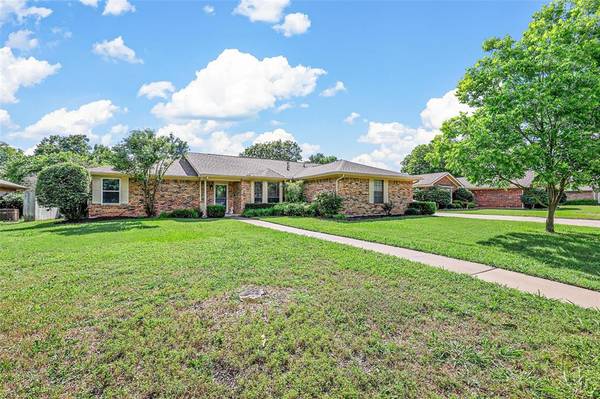 916 Stonelake Drive, Cleburne, TX 76033