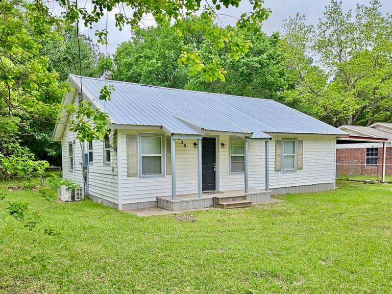 229 Johnson Street, Nash, TX 75569