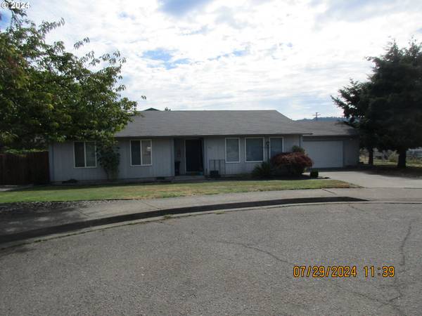 211 NW PLUM AVE, Winston, OR 97496