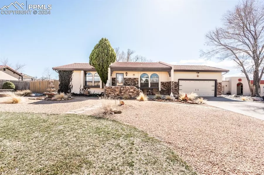 40 W Glenrose DR, Pueblo West, CO 81007