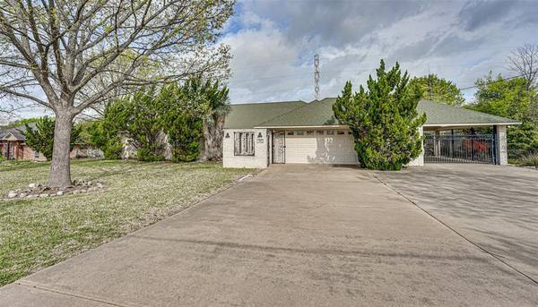 305 Meandering Way,  Palmer,  TX 75152