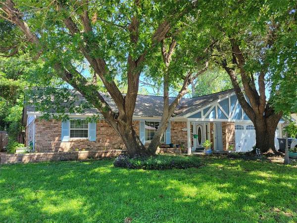 2612 Monterrey Street,  Arlington,  TX 76015