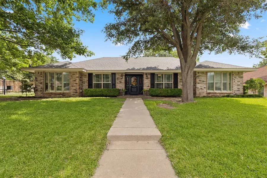 6705 Del Prado Avenue, Fort Worth, TX 76133