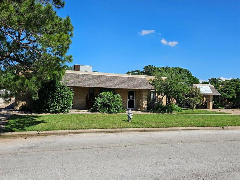 2109 Roosevelt Drive, Dalworthington Gardens, TX 76013