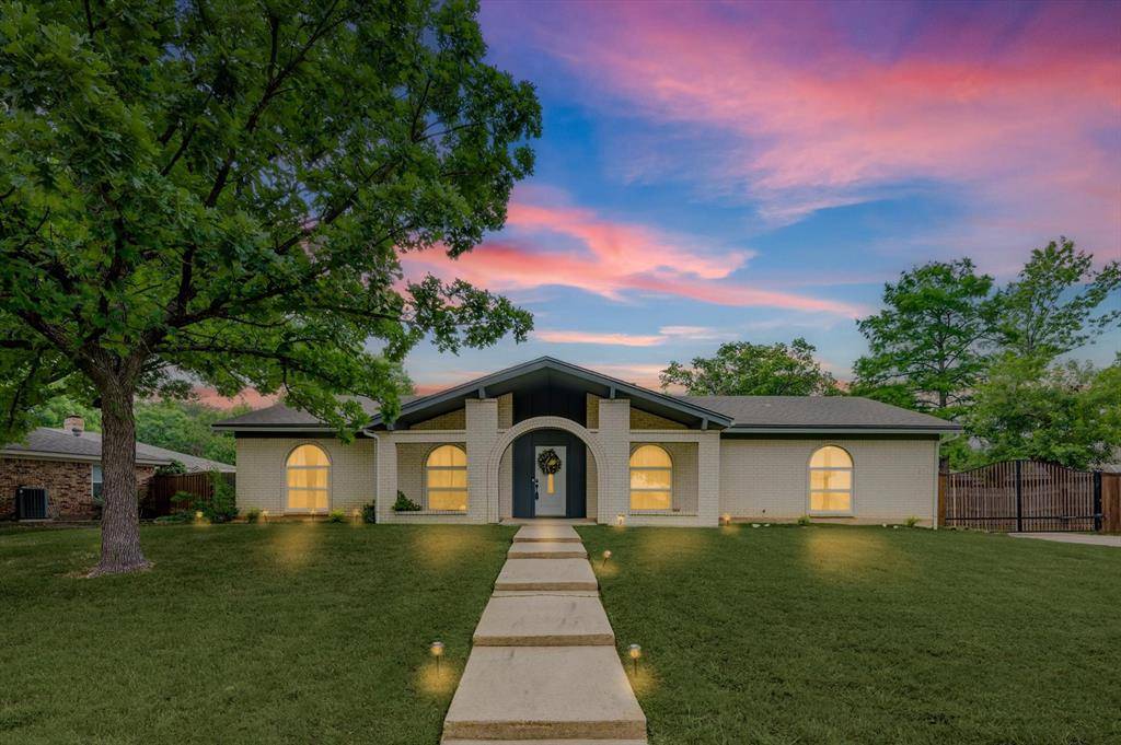 2814 Summerdale Drive, Hurst, TX 76054
