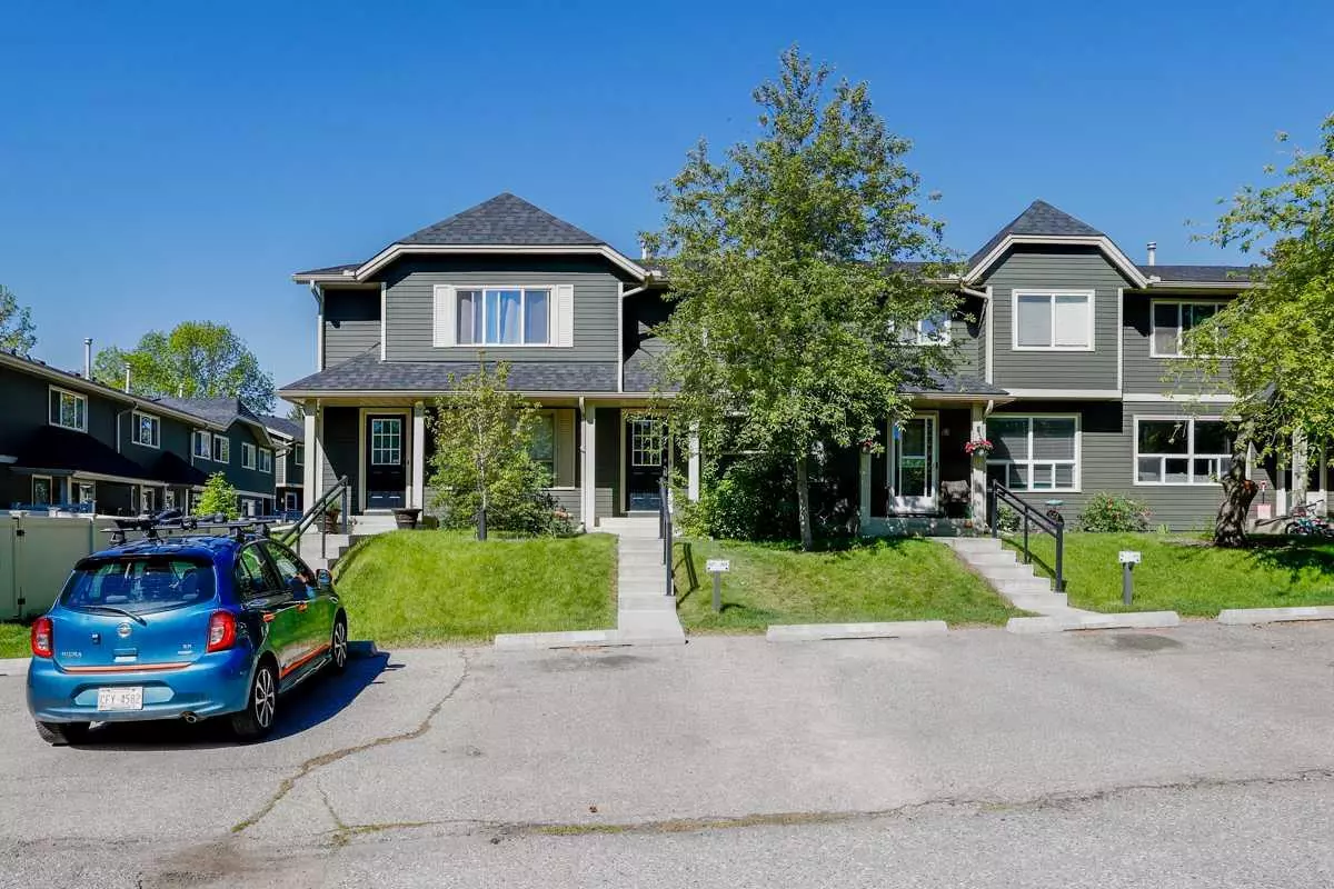 Calgary, AB T2J 6R7,325 Queenston HTS SE