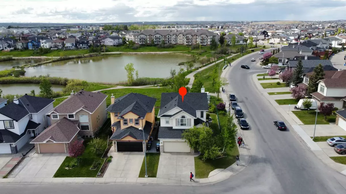 Calgary, AB T3J4K4,832 Saddlecreek WAY NE