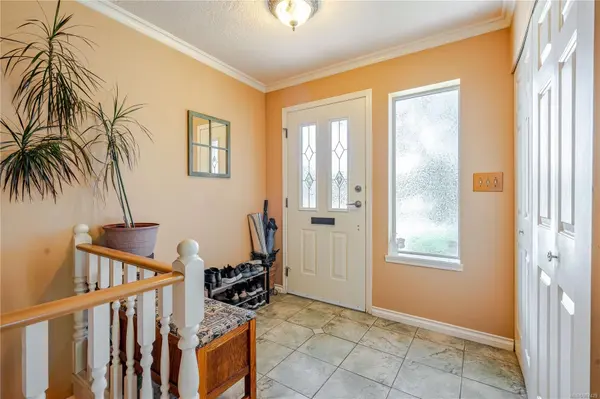 Saanich, BC V8Z 7C6,4284 Loenholm Pl