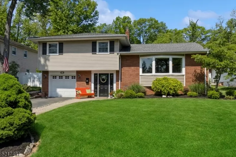 7 Saint Germain Dr, Clark Twp., NJ 07066