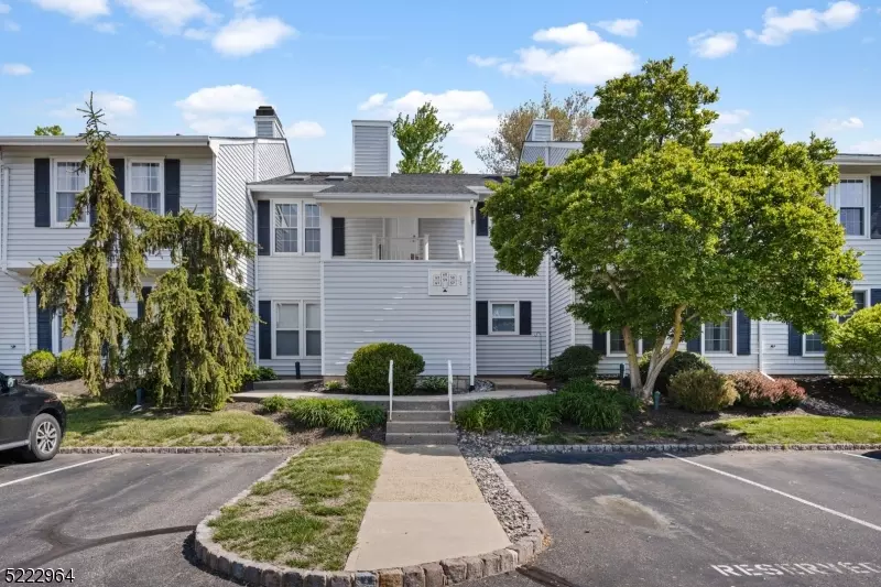 60 Junco Ct, Readington Twp., NJ 08887