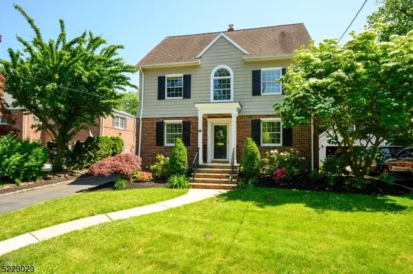 38 Clarendon Ct, Metuchen Boro, NJ 08840