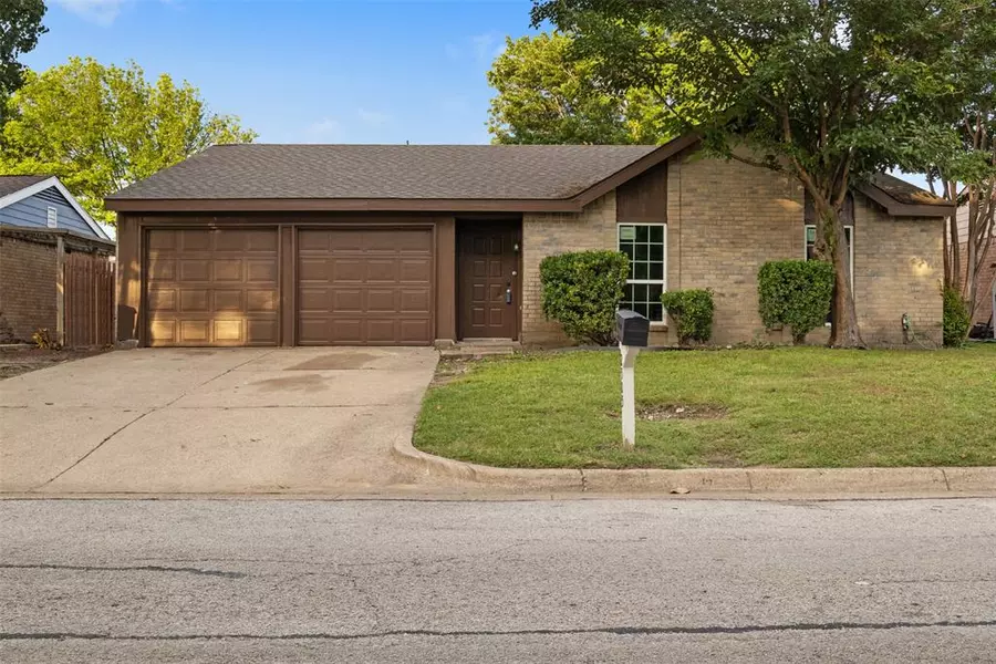 2505 Clearwood Drive, Arlington, TX 76014