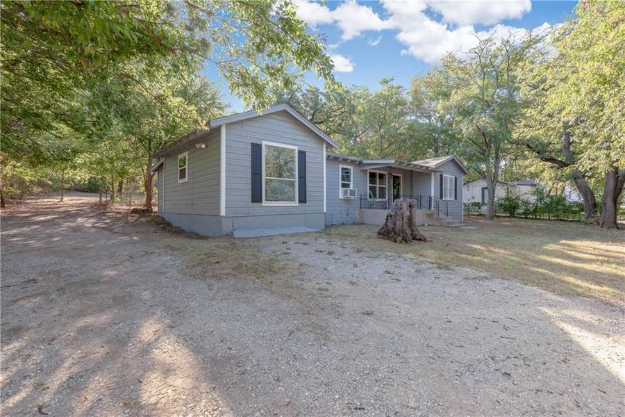 424 Wilshire Avenue, Azle, TX 76020