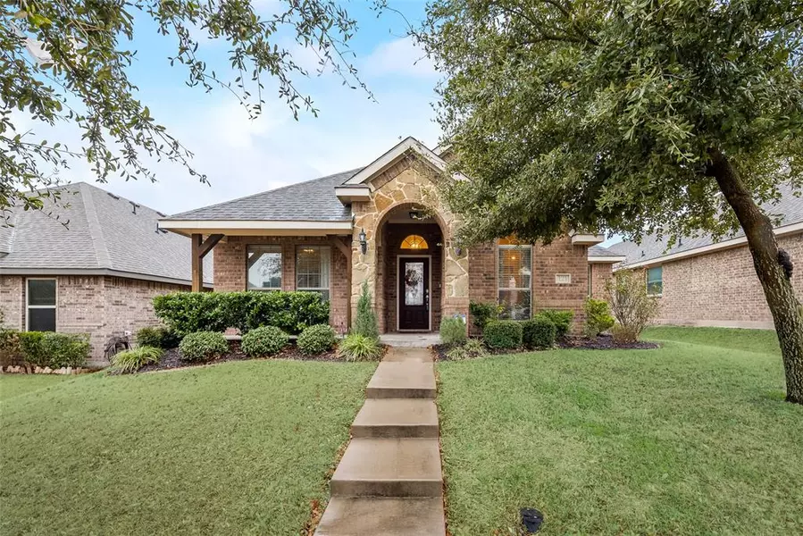 121 Brook Hollow Lane, Red Oak, TX 75154