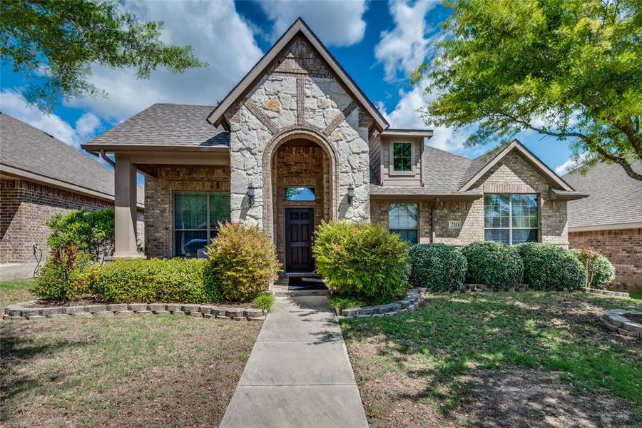 210 Dancing Light Lane, Red Oak, TX 75154