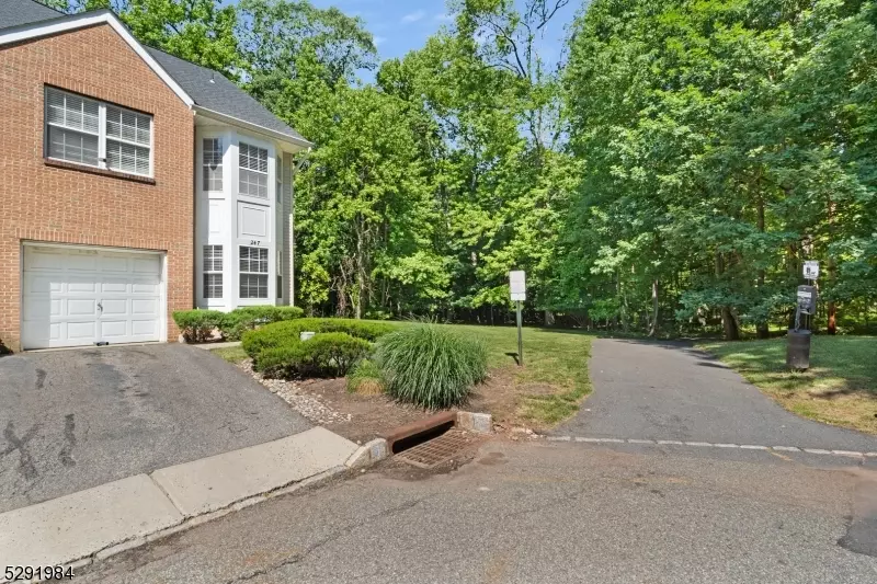 247 Hidden Woods Ct, Piscataway Twp., NJ 08854