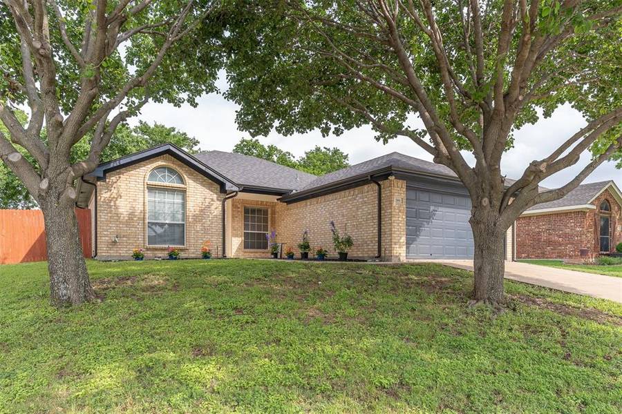 584 Tanglewood Drive, Burleson, TX 76028