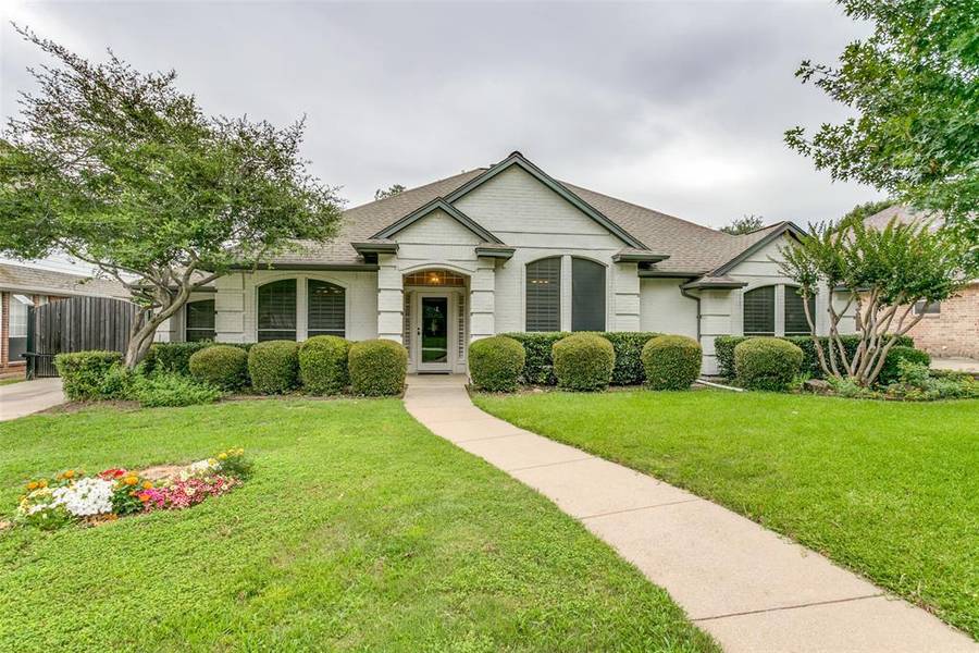 2850 Naples Drive, Hurst, TX 76054