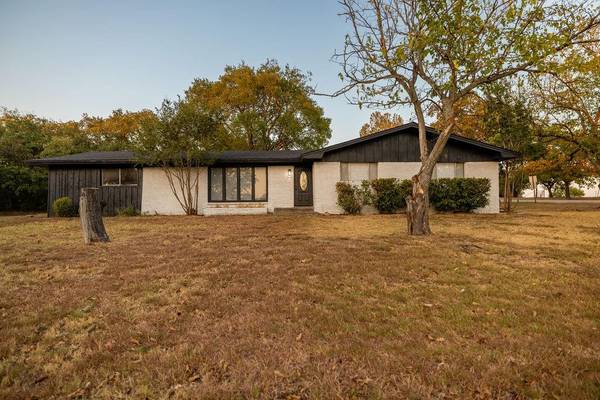 142 Edwards Drive, Bowie, TX 76230