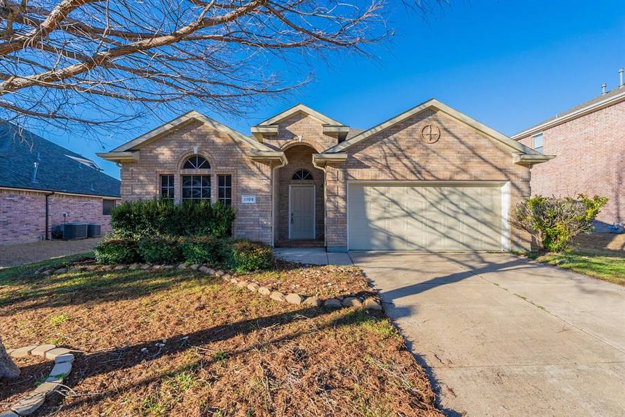 1105 Devonshire Drive, Glenn Heights, TX 75154