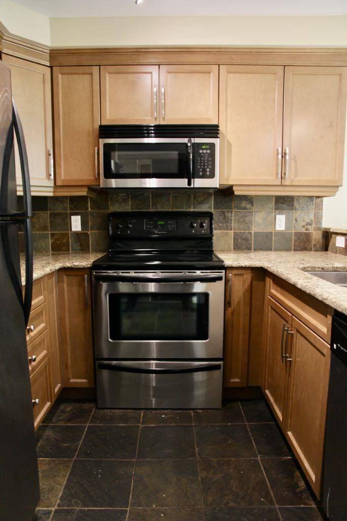 Calgary, AB T2E3S7,725 4 ST NE #204