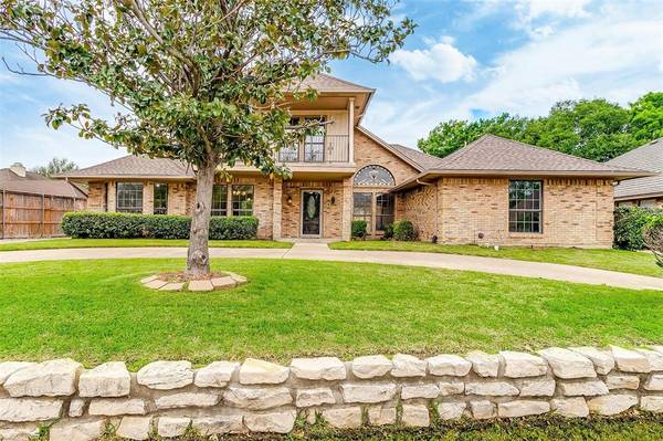 2305 Stonegate Drive N, Bedford, TX 76021