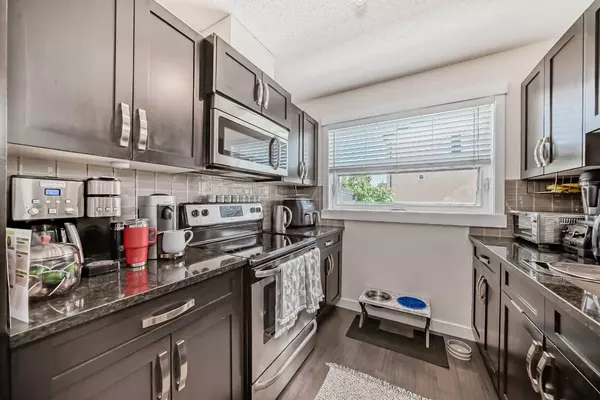 Calgary, AB T3K0W6,308 Covecreek CIR NE