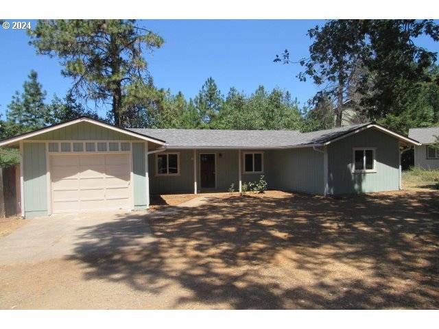 243 SHADOWBROOK DR, Cave Junction, OR 97523