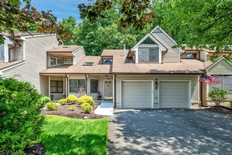 4 Valen Ct, Franklin Lakes Boro, NJ 07417