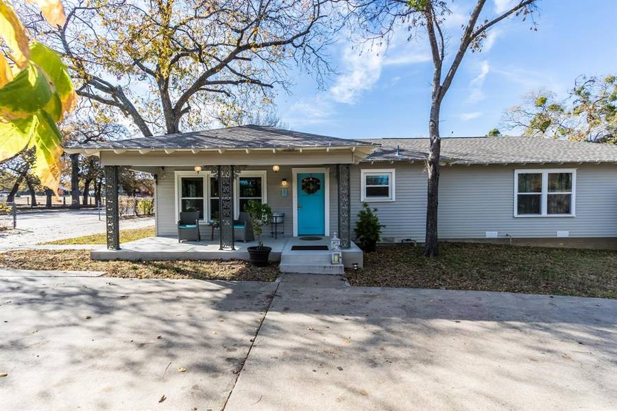 526 Ball Street, Grapevine, TX 76051