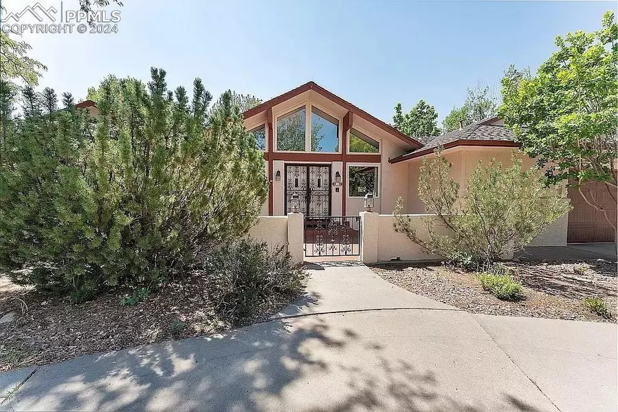 5 Ridgeweed CT, Pueblo, CO 81001