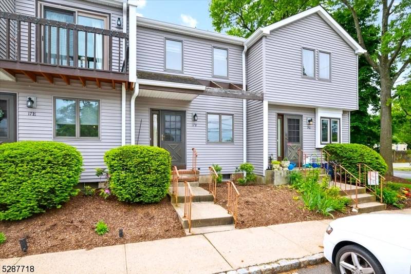 17-F Loeser Ave, Somerville Boro, NJ 08876