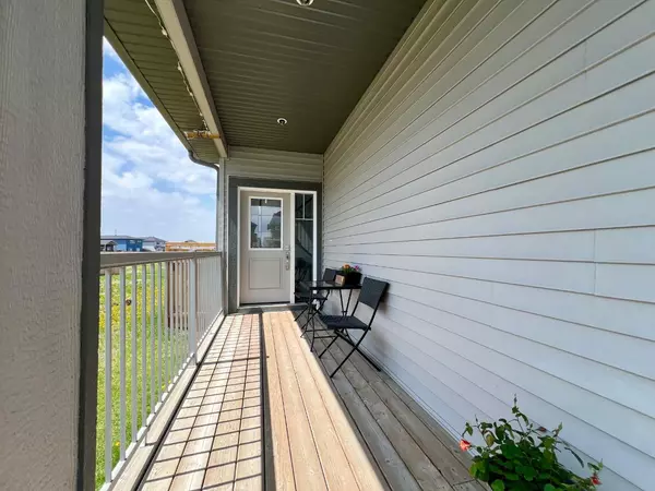 High River, AB T1V 0E4,858 Hampshire CRES NE