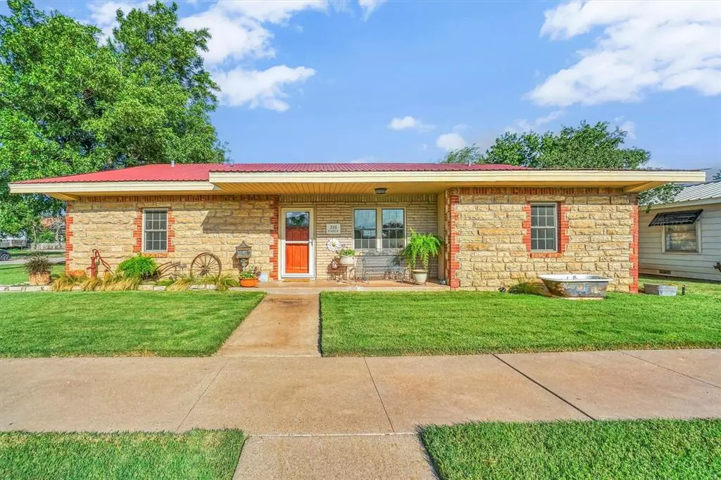 Quanah, TX 79252,310 Earle Street