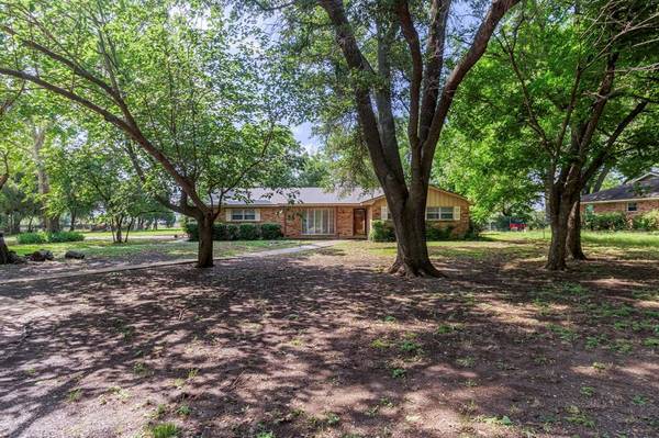 401 Brookside Road,  Waxahachie,  TX 75167