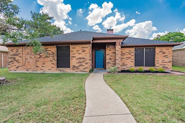 3701 Knights Bridge Drive, Rowlett, TX 75088