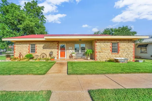 Quanah, TX 79252,310 Earle Street