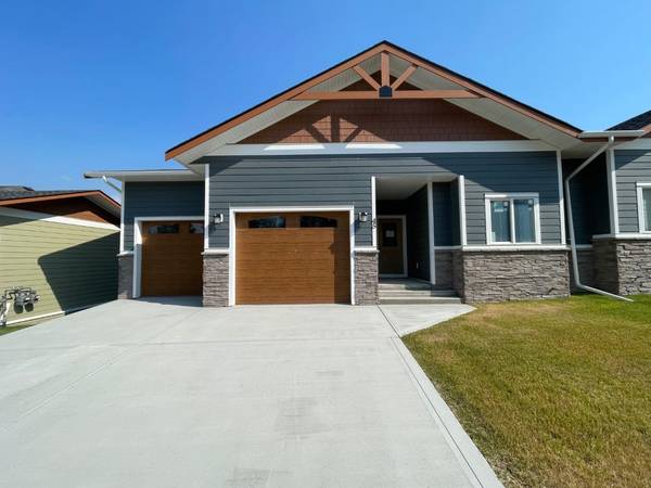 214 McArdell DR #45, Hinton, AB T7V 0A9