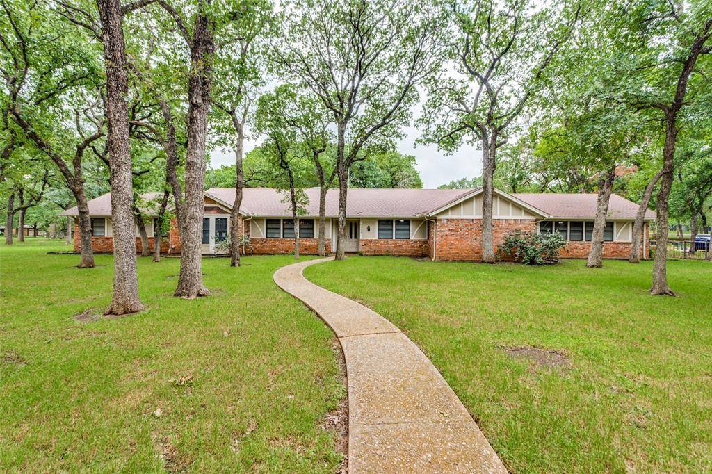 1904 Thousand Oaks Drive,  Burleson,  TX 76028