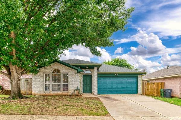 5732 Vandalia Trail,  Arlington,  TX 76017