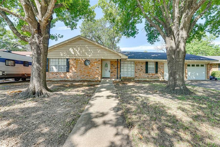 1207 Red Oak Street, Ennis, TX 75119