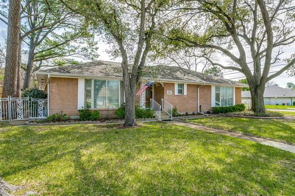 1502 Glenbrook Drive,  Irving,  TX 75061